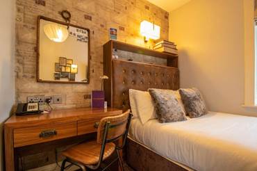 City Pad Room in Nottingham mercure-nottingham-city-centre-hotel-city-pad.jpg