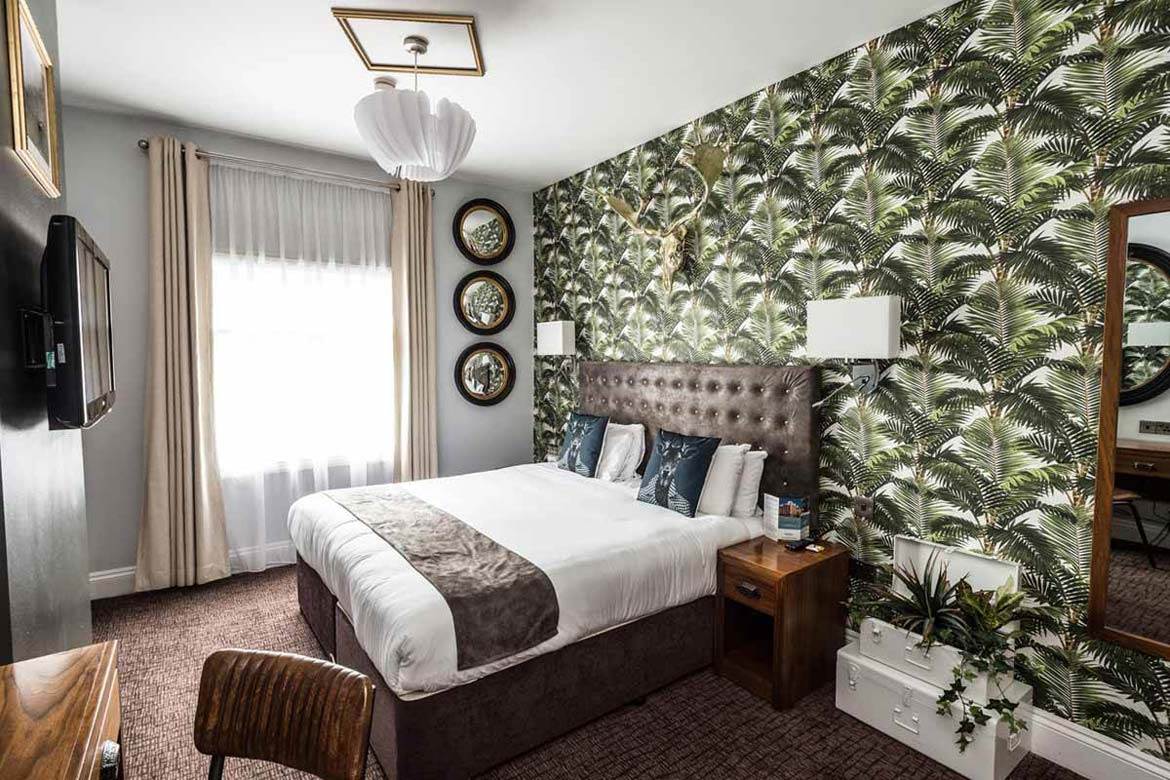 Standard King Room in Nottingham mercure-nottingham-city-centre-hotel-standard-king-bedroom.jpg