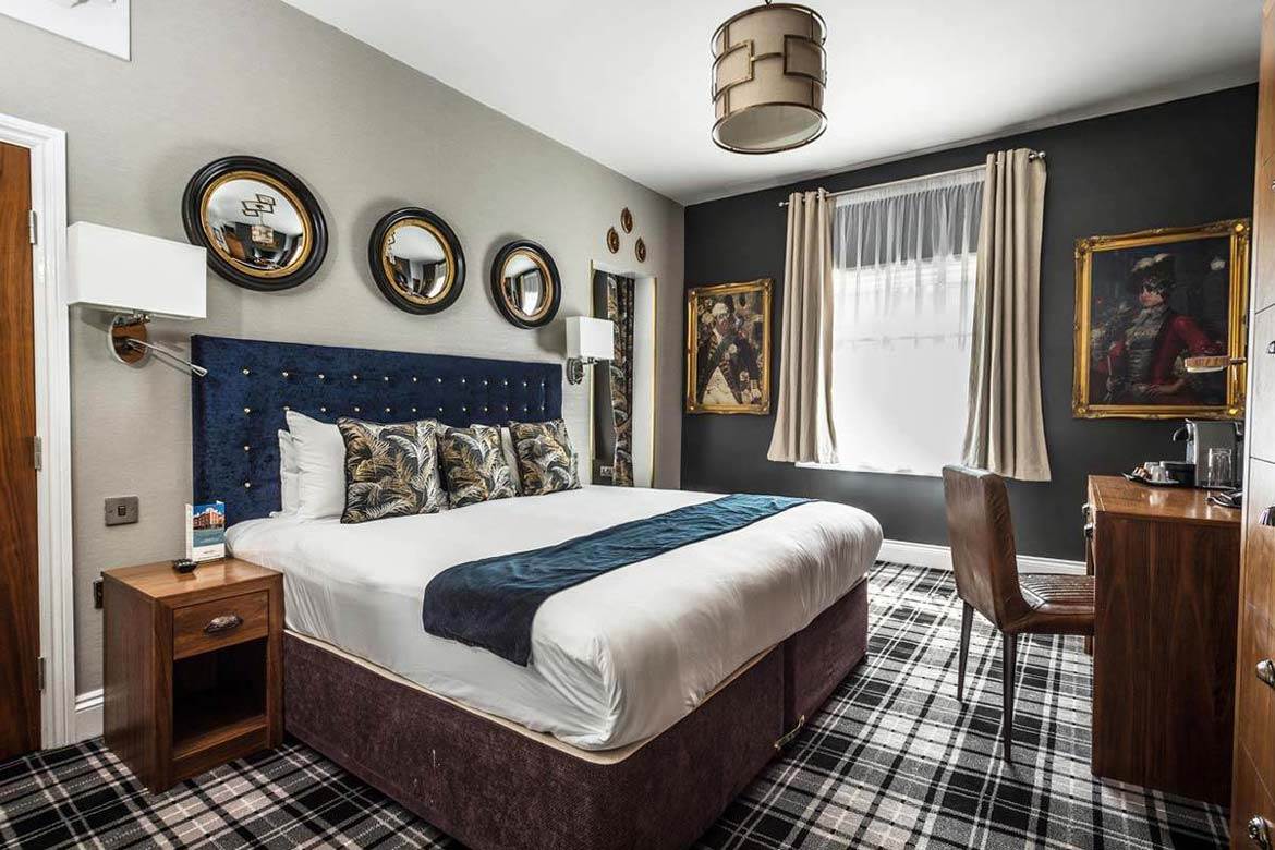 Suite in Nottingham mercure-nottingham-city-centre-hotel-suite-bedroom.jpg