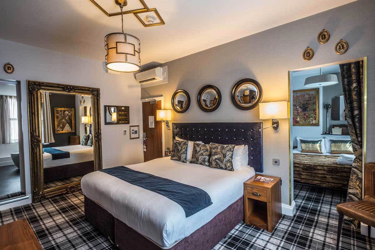 Suite in Nottingham mercure-nottingham-city-centre-suite-bedroom.jpg