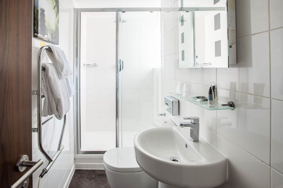 Privilege Room in Nottingham bathroom-6.jpg (1)